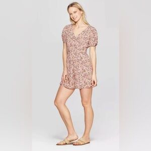 Xhilaration Mauve Floral Print Short Sleeve V-Neck Romper JTD3822 Size Small
